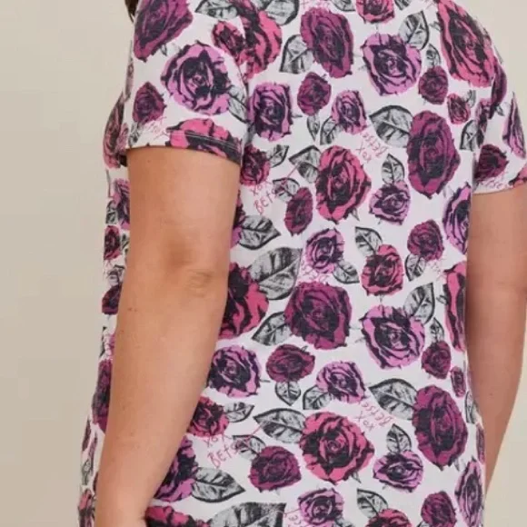 MAKE OFFER! A Rose By Any Other Name! Betsey Johnson x torrid Knit Floral Top - Picture 3 of 6